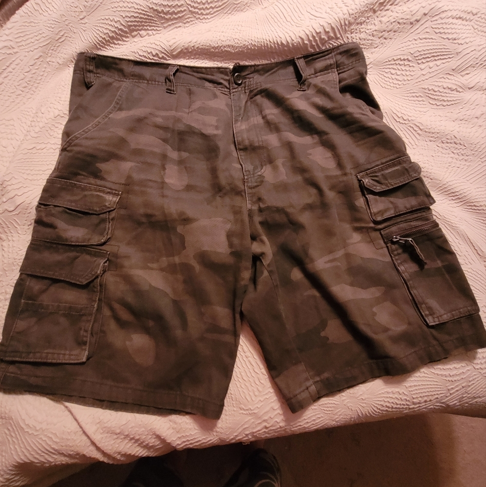 Men's OP brand Camo Shorts Size 40